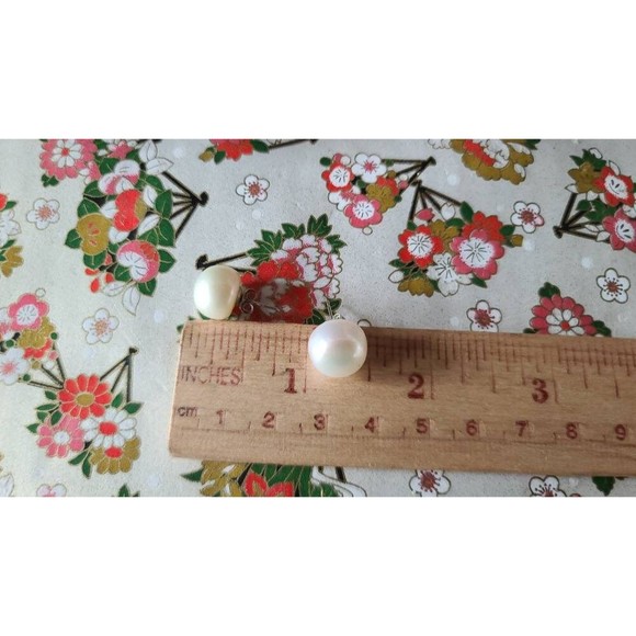 925 Pearl Stud Earrings - Picture 10 of 10